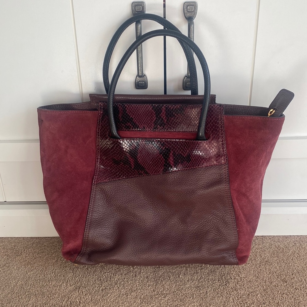 IACUCCI Italian Leather Handbag 👜